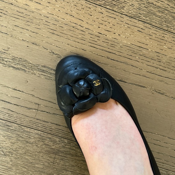 Chanel heels pump short block camellia size 40 size 8.5 9 9.5 10 - Picture 2 of 7